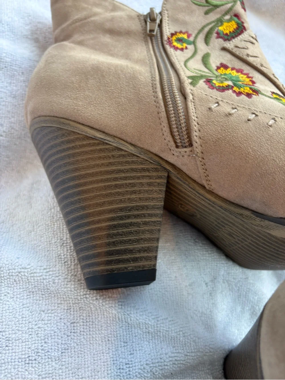 Embroidered Suede Ankle Boots - Taupe Zipper Size 9 low heel